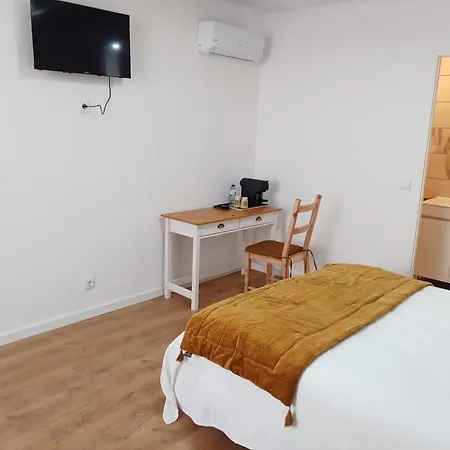 Df Alojamentos E *
