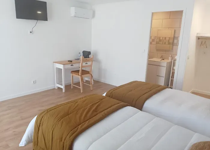 Df Alojamentos E Villa *