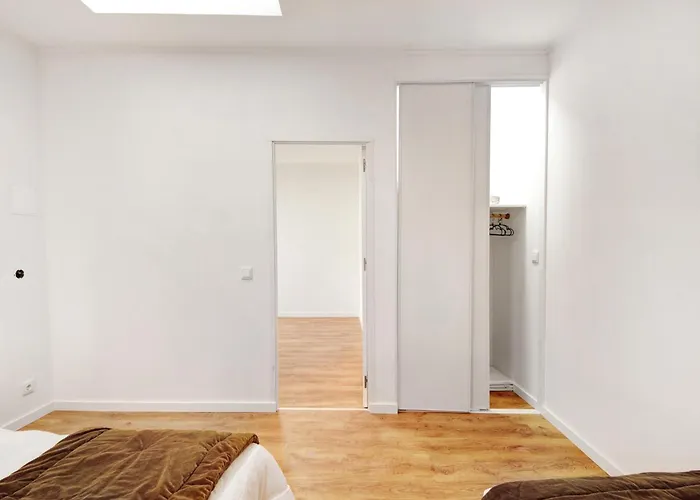 Df Alojamentos E Villa *